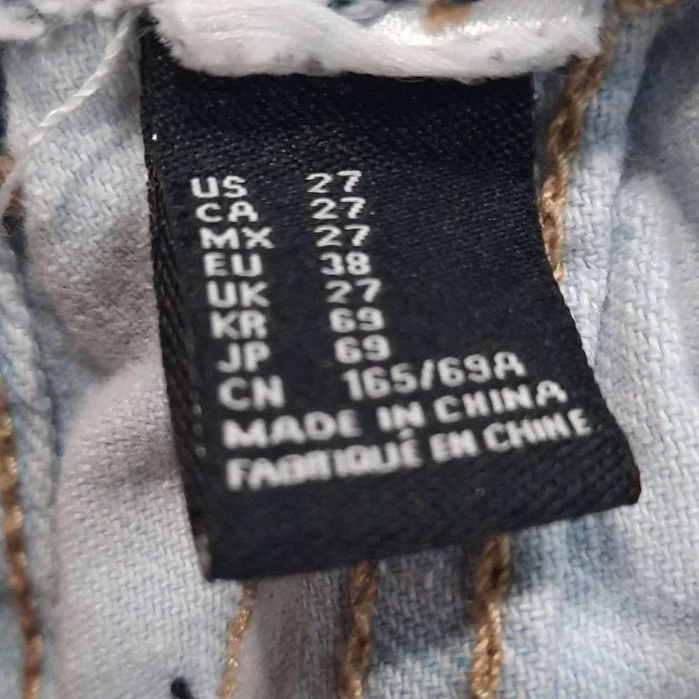 F21 Cutoff Jean Embroidered Shorts - Picture 3 of 4